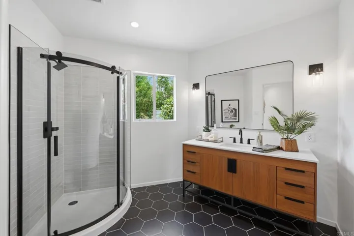 1765 Robinhood Road, Vista, California 92084