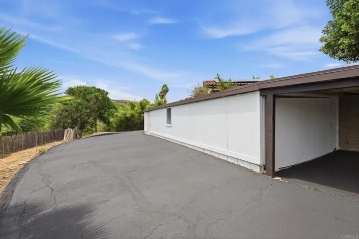 1765 Robinhood Road, Vista, California 92084