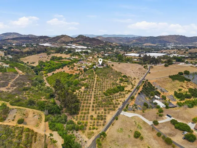 1765 Robinhood Road, Vista, California 92084
