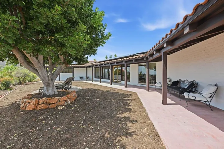 1765 Robinhood Road, Vista, California 92084