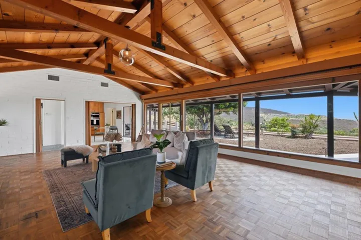 1765 Robinhood Road, Vista, California 92084