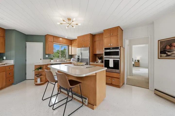 1765 Robinhood Road, Vista, California 92084