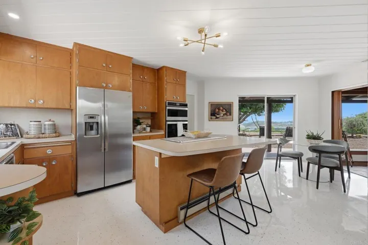 1765 Robinhood Road, Vista, California 92084