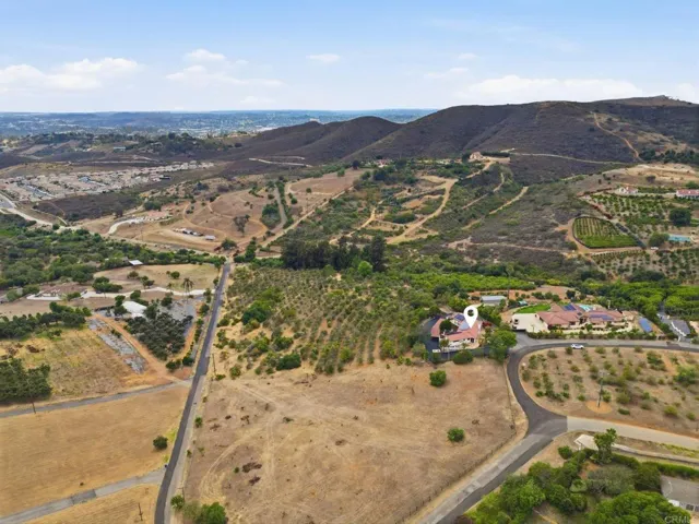 1765 Robinhood Road, Vista, California 92084