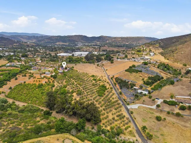 1765 Robinhood Road, Vista, California 92084
