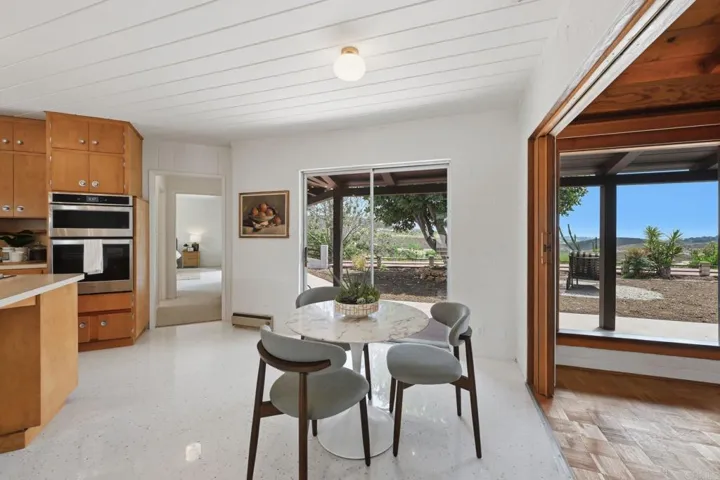 1765 Robinhood Road, Vista, California 92084