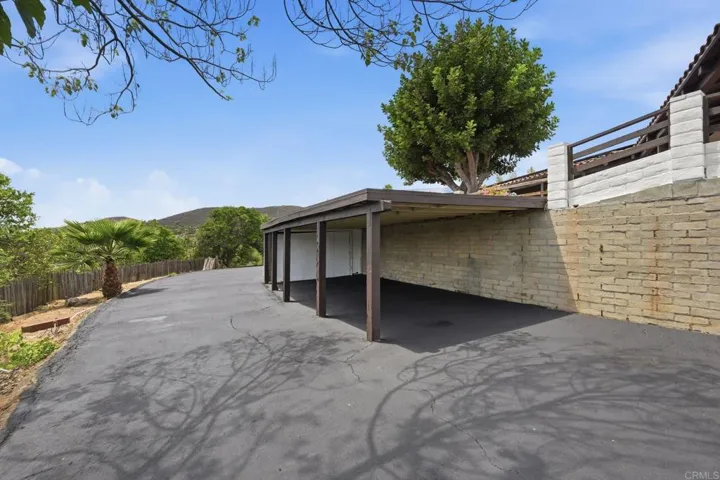 1765 Robinhood Road, Vista, California 92084