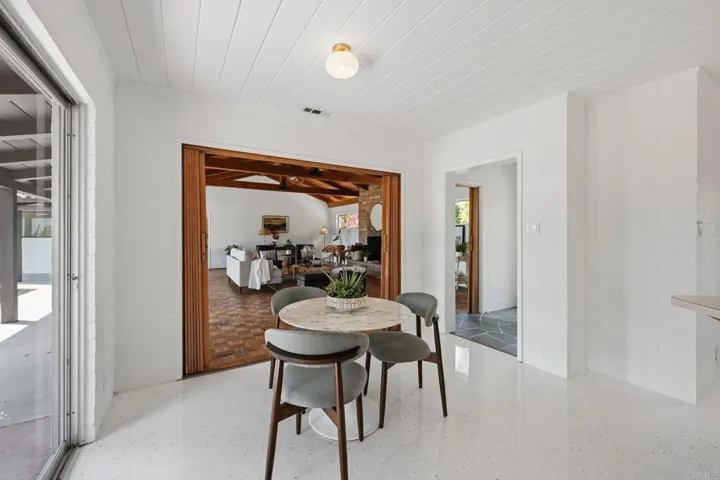 1765 Robinhood Road, Vista, California 92084