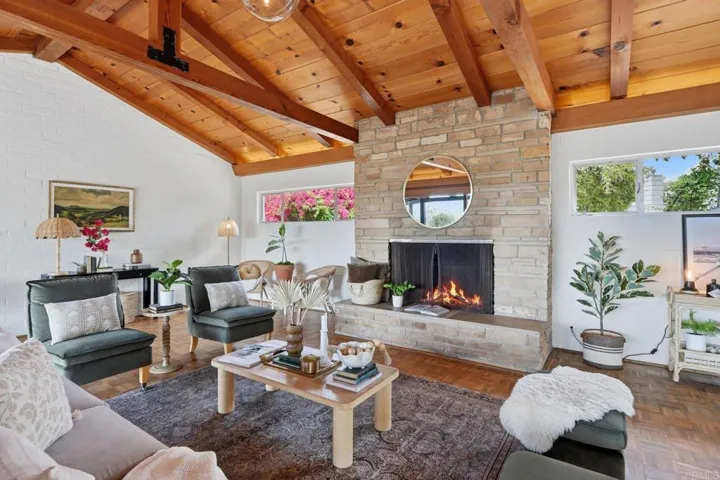 1765 Robinhood Road, Vista, California 92084