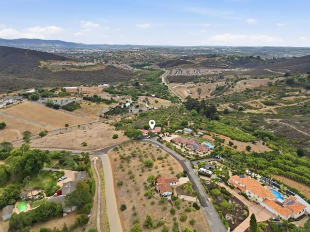 1765 Robinhood Road, Vista, California 92084
