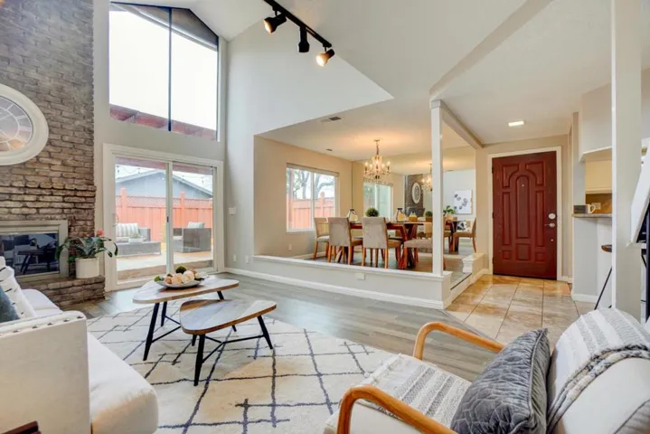 44 Redding Road, Campbell, California 95008