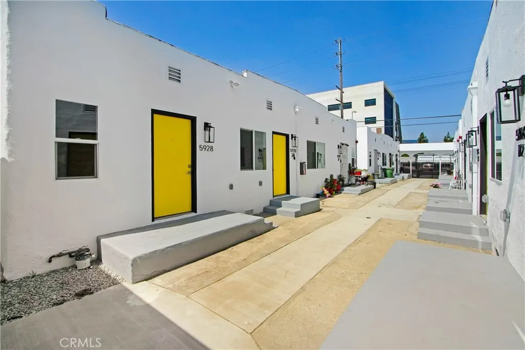 5928 S Hoover Street, Los Angeles, California 90044 — photo 4