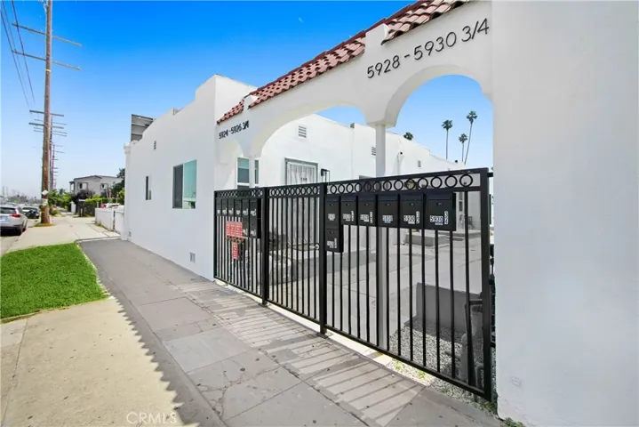 5928 S Hoover Street, Los Angeles, California 90044