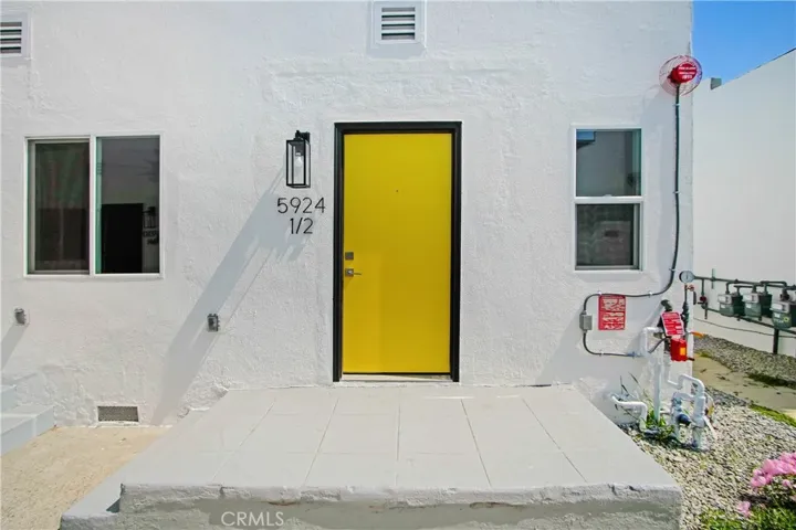 5928 S Hoover Street, Los Angeles, California 90044