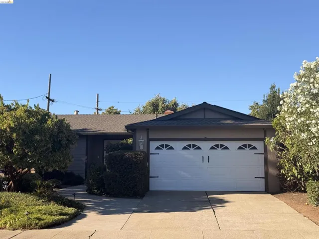 Beautiful move-in ready home featuring a bright open floor plan, updated finishes, spacious living areas, and a private backyard. Located in a desirable neighborhood close to schools, shopping, dining, and parks. A must-see!