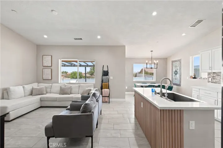 16346 Teton, Victorville, California 92395