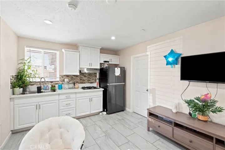 16346 Teton, Victorville, California 92395