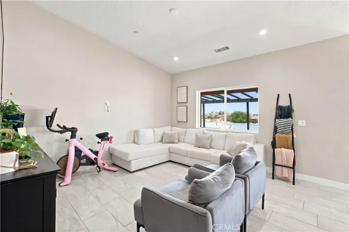 16346 Teton, Victorville, California 92395