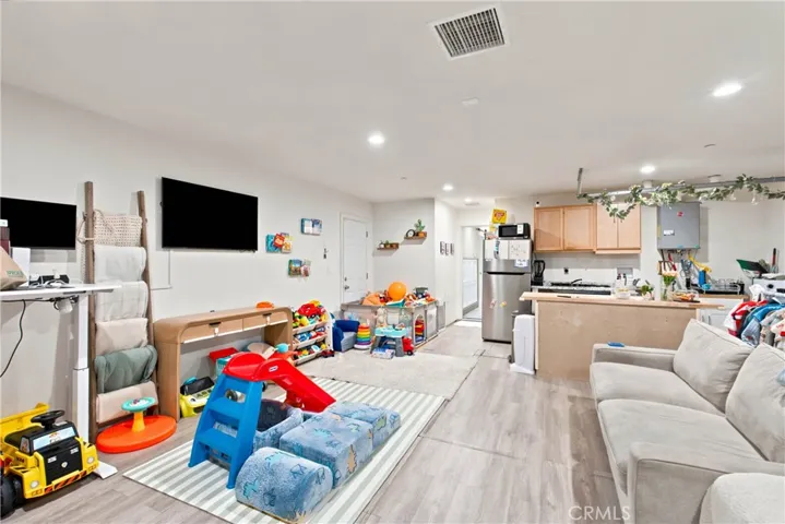 16346 Teton, Victorville, California 92395