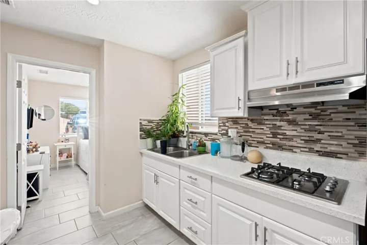 16346 Teton, Victorville, California 92395