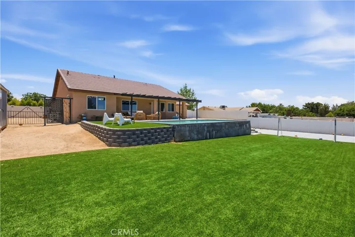 16346 Teton, Victorville, California 92395