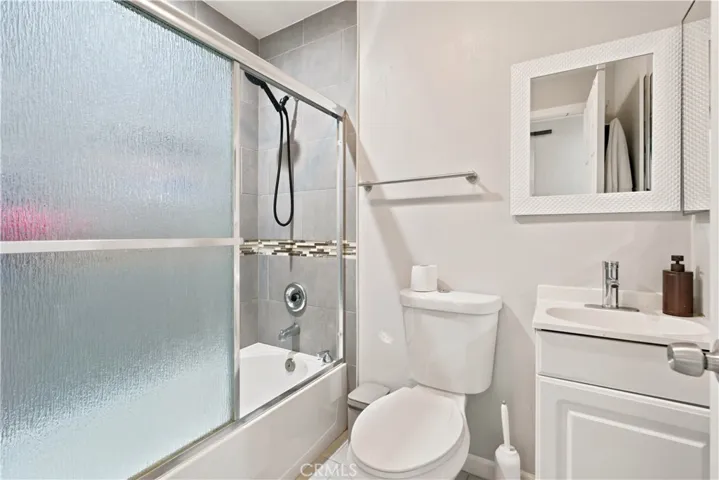 16346 Teton, Victorville, California 92395