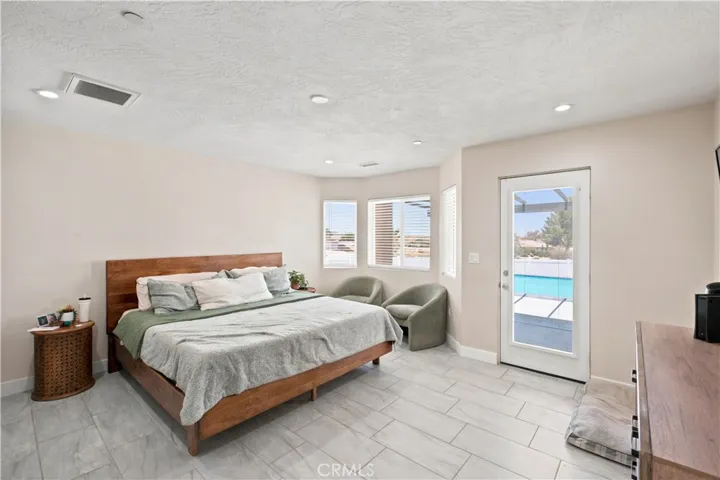 16346 Teton, Victorville, California 92395