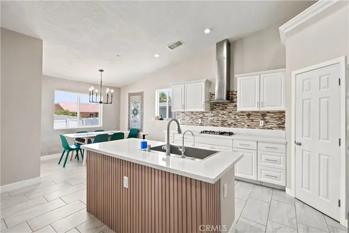 16346 Teton, Victorville, California 92395