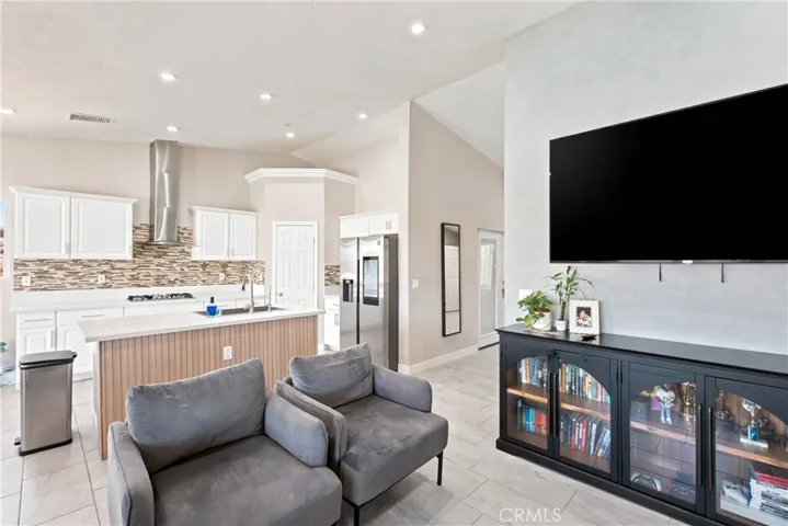 16346 Teton, Victorville, California 92395