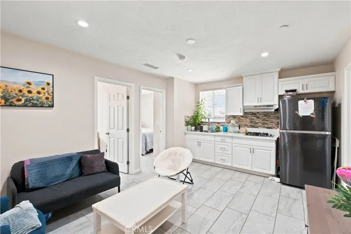 16346 Teton, Victorville, California 92395
