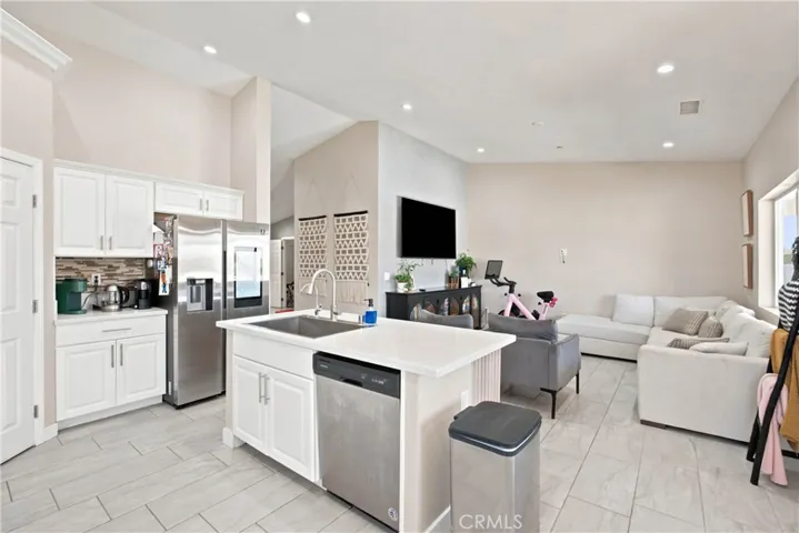16346 Teton, Victorville, California 92395