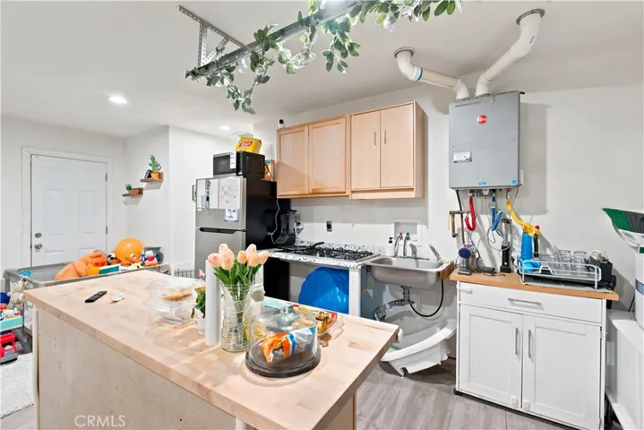 16346 Teton, Victorville, California 92395