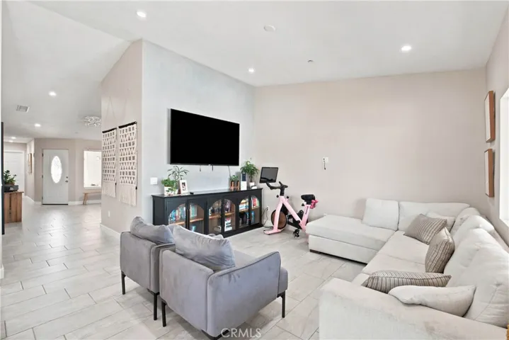 16346 Teton, Victorville, California 92395