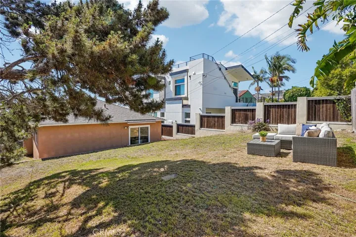 522 S Francisca Avenue, Redondo Beach, California 90277