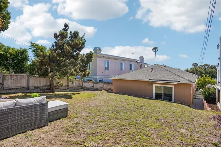 522 S Francisca Avenue, Redondo Beach, California 90277