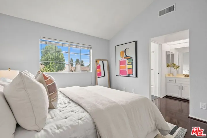 8741 Darby Avenue 2, Northridge, California 91325
