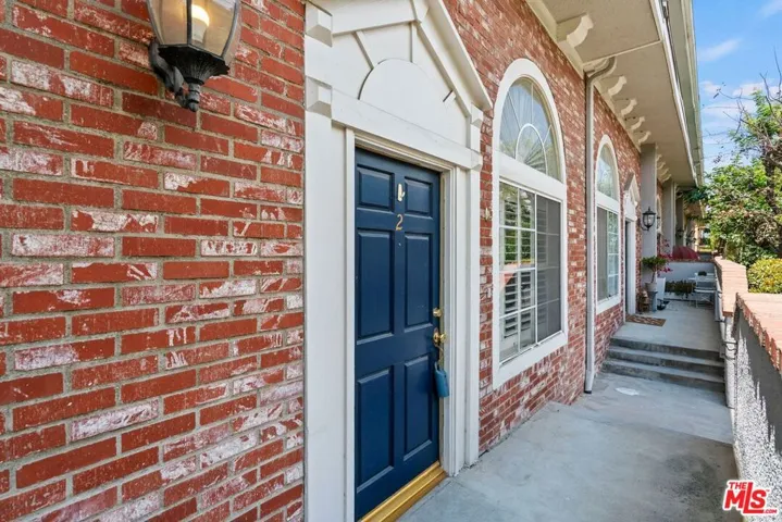 8741 Darby Avenue 2, Northridge, California 91325