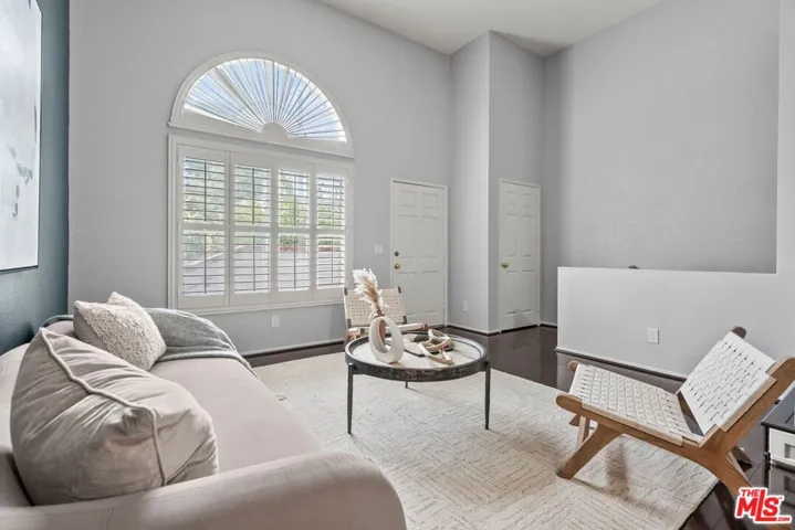 8741 Darby Avenue 2, Northridge, California 91325