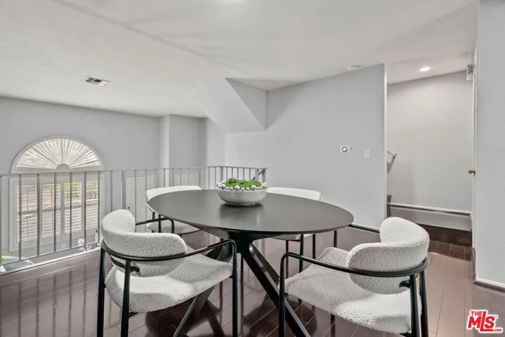 8741 Darby Avenue 2, Northridge, California 91325