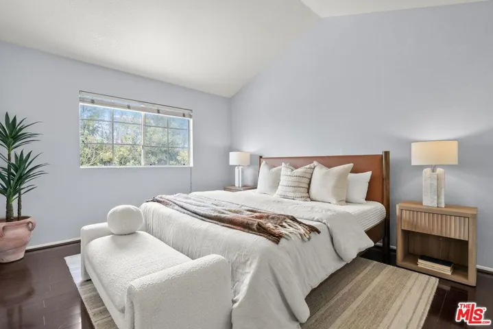 8741 Darby Avenue 2, Northridge, California 91325
