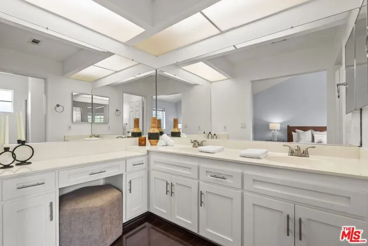 8741 Darby Avenue 2, Northridge, California 91325