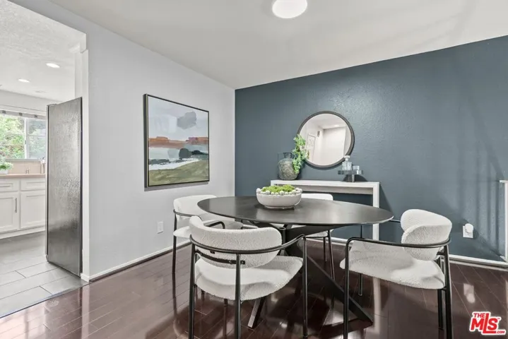 8741 Darby Avenue 2, Northridge, California 91325