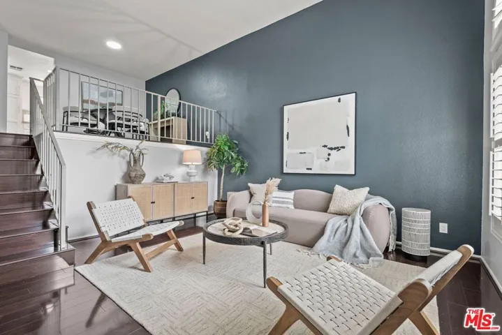 8741 Darby Avenue 2, Northridge, California 91325
