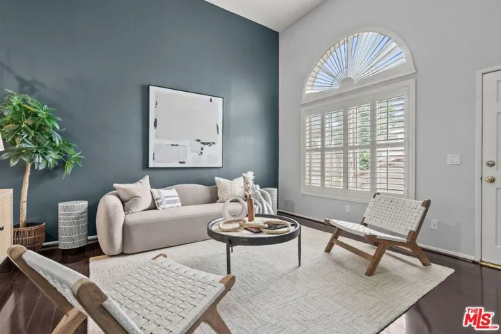 8741 Darby Avenue 2, Northridge, California 91325