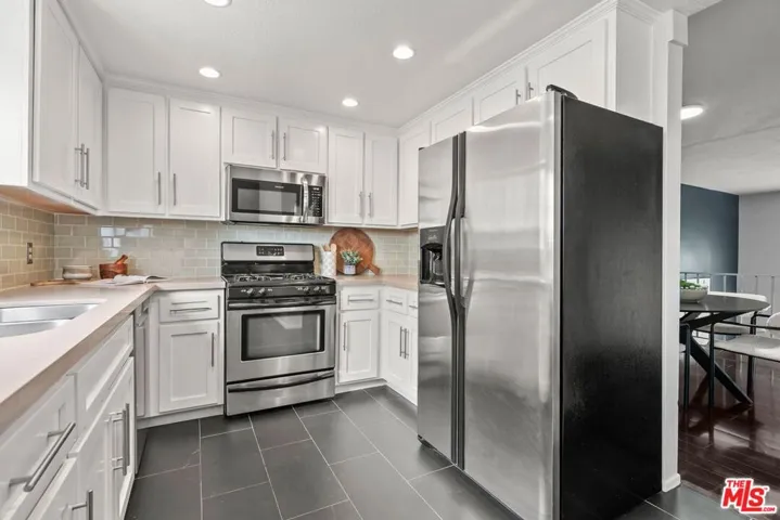 8741 Darby Avenue 2, Northridge, California 91325