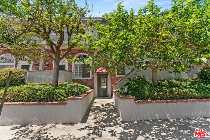 8741 Darby Avenue 2, Northridge, California 91325
