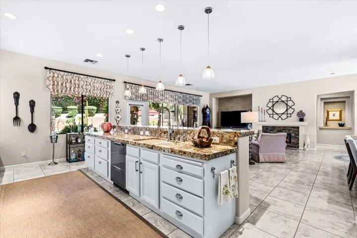 18-11 San Marino Cir-52