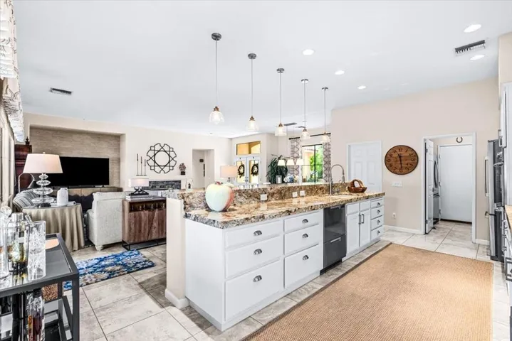 15-11 San Marino Cir-49