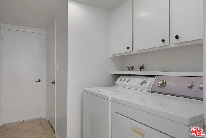 12951 Riverside Drive 4, Sherman Oaks, California 91423