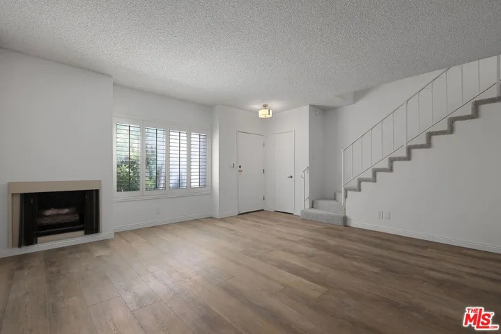 12951 Riverside Drive 4, Sherman Oaks, California 91423